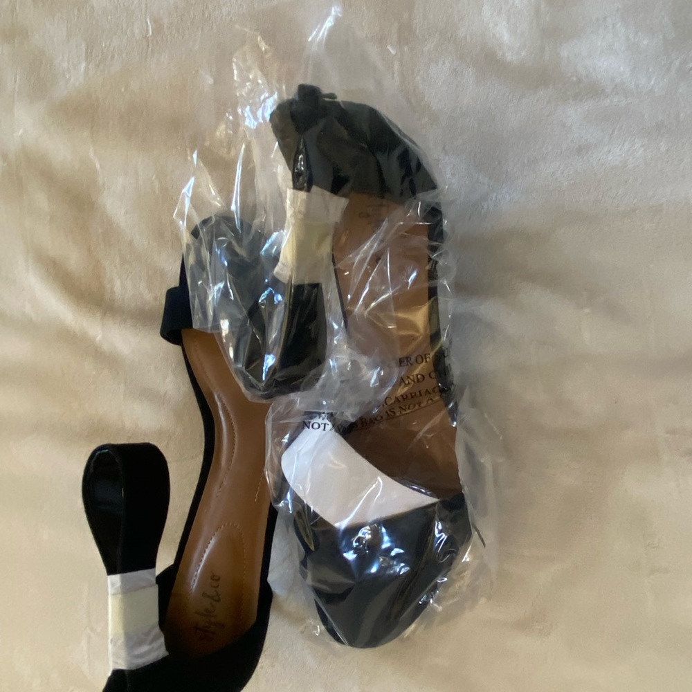 Style& Co dress suede heels in black.